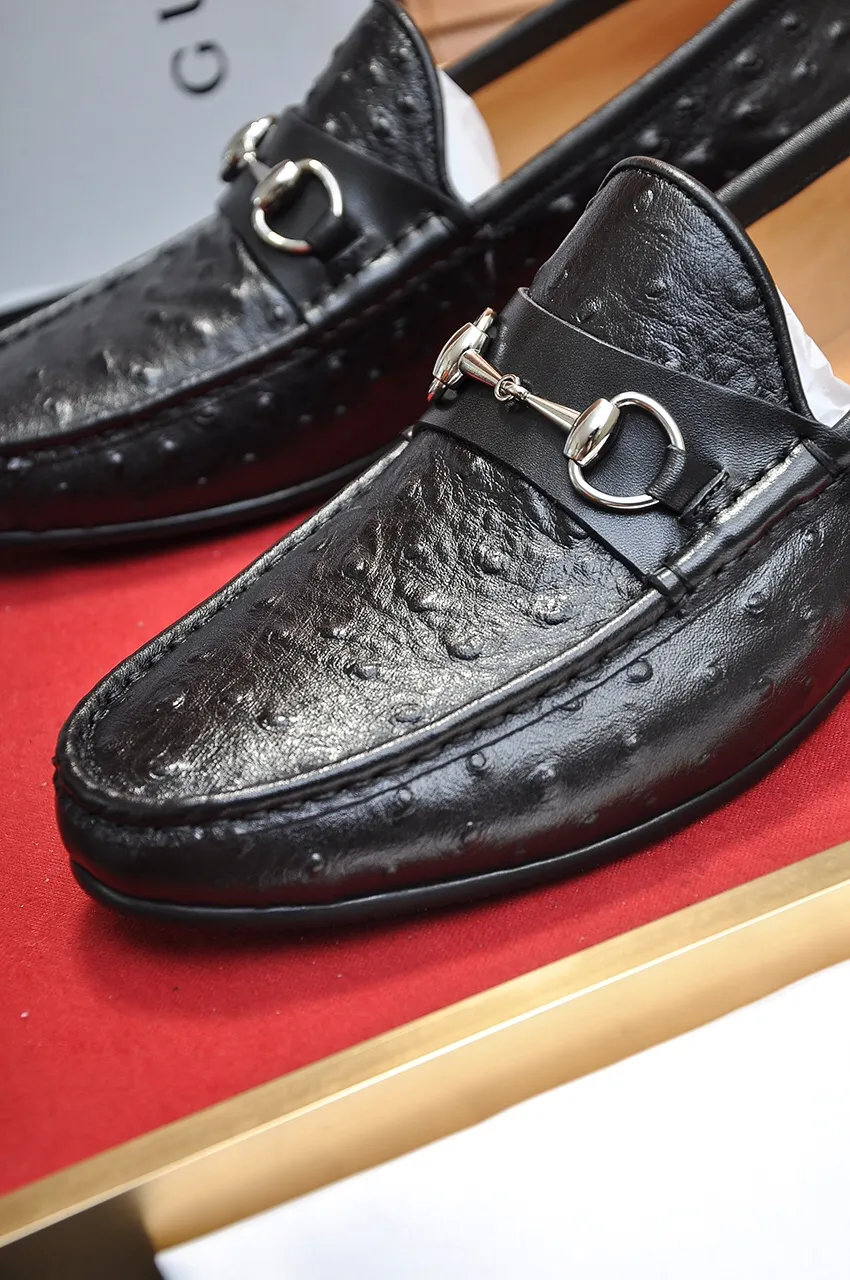 Men's shoes💰500💶Italy's top luxury men's shoe giant (GUCCI) (Gucci) (full cowhide lining) new arrival🍃Original European style🔰 Pleasant to the eye😍In order to make the shoes more durable and non-deformable🌀The production continues to follow traditional methods but there is still no lack of innovation💪Choose original sheepskin for the leather♻️ Smooth and natural And extra bright ⭐Made of imported cowhide, the first choice of rich people 38-45 (45 customized)